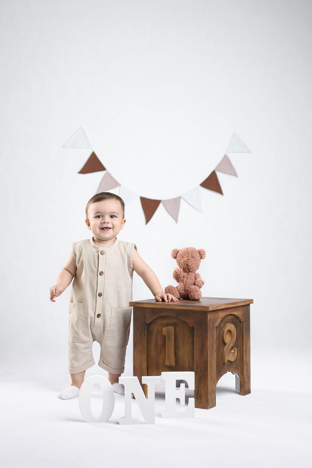 دکور ویژه عکس کودک در آتلیه کودک نویسا مشهد با نور نرم