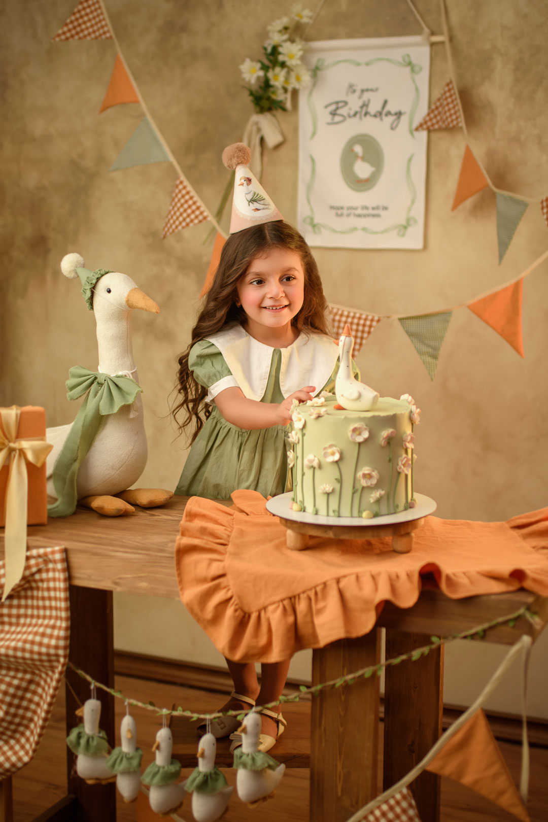 آتلیه کودک مشهد - دکور چوبی گرم در آتلیه کودک نویسا