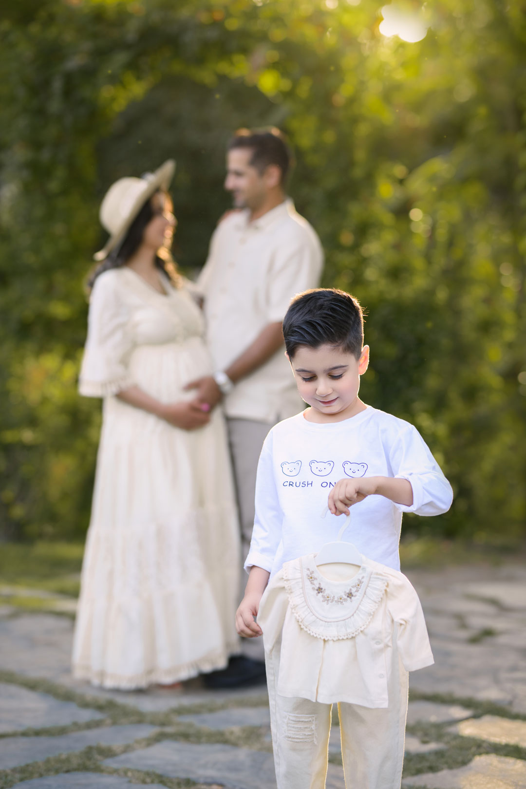 عکاسی فضای باز کودک با بوکه طلایی در مشهد - نویسا