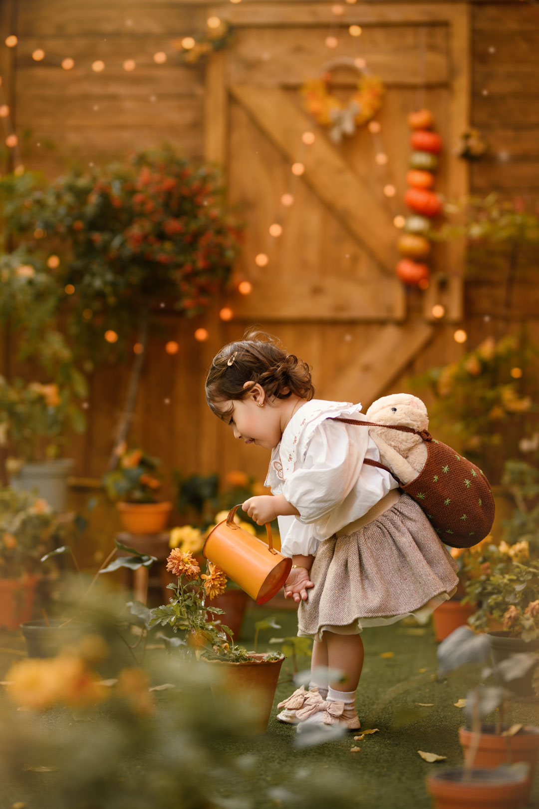 عکاسی کودک در طبیعت مشهد با نور طلایی - آتلیه کودک نویسا