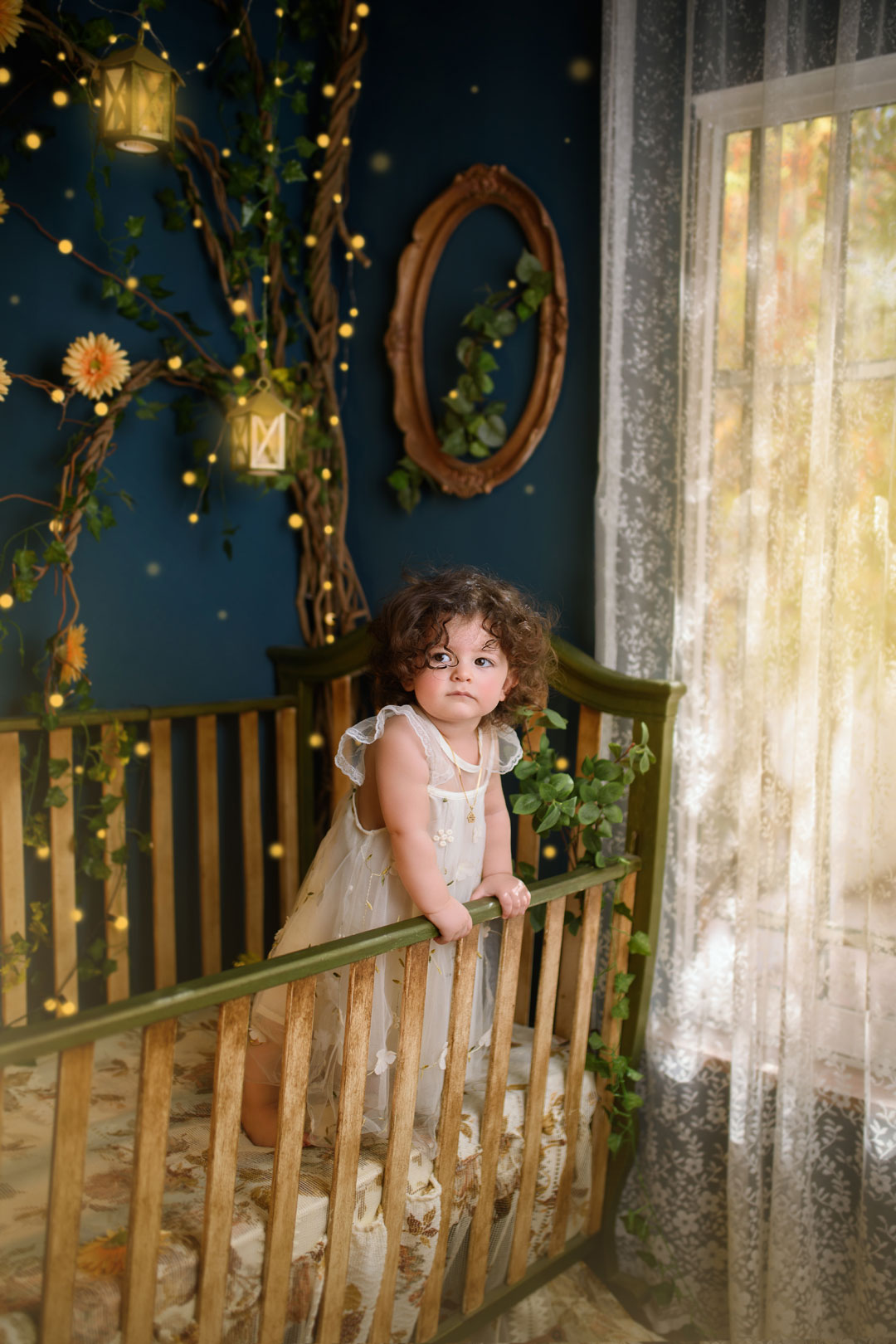 آتلیه کودک نویسا مشهد - محیط داخلی مینیمال با نورپردازی تخصصی کودک