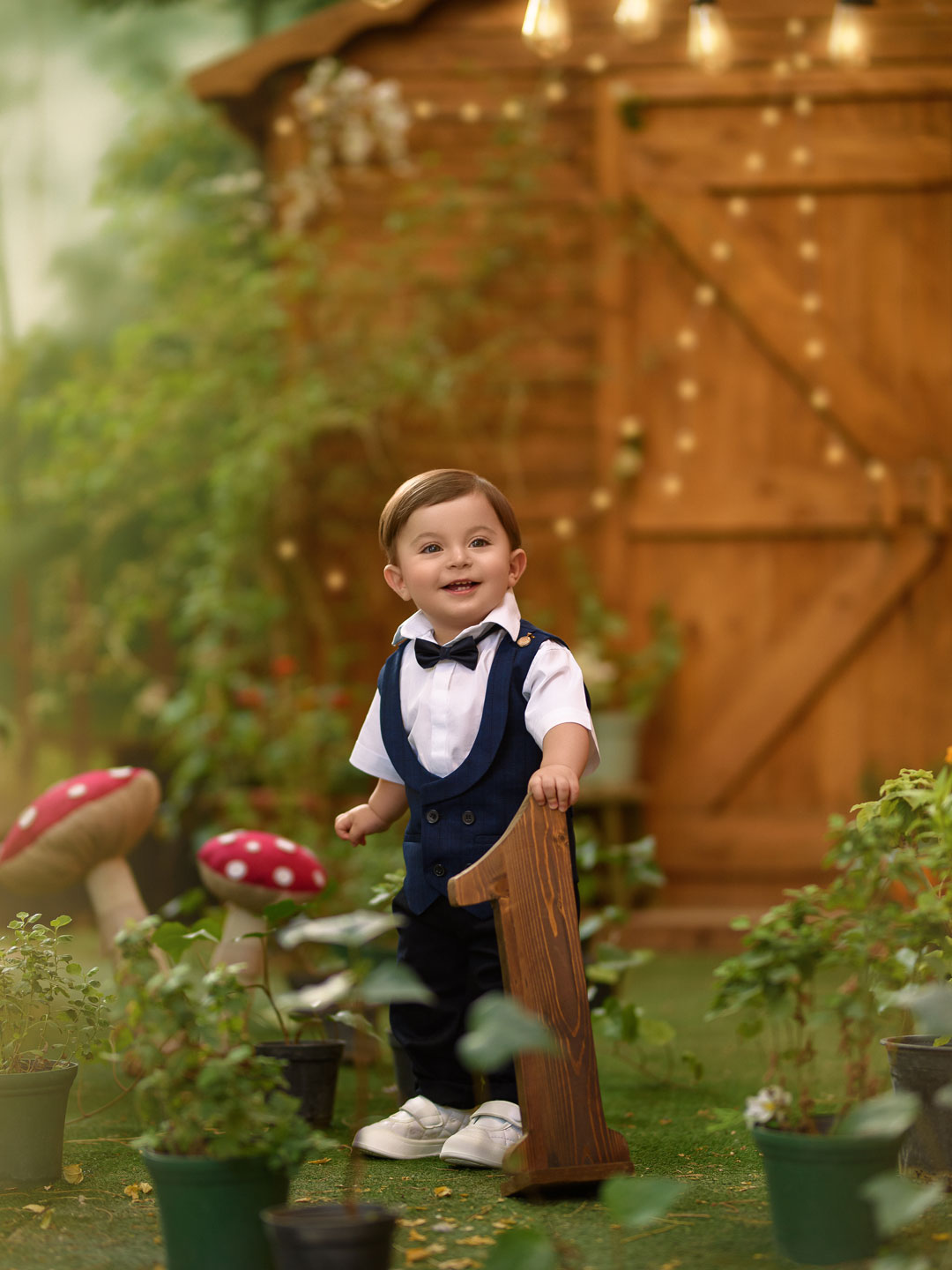 عکاسی مینیمال کودک در فضای باز مشهد - آتلیه کودک نویسا