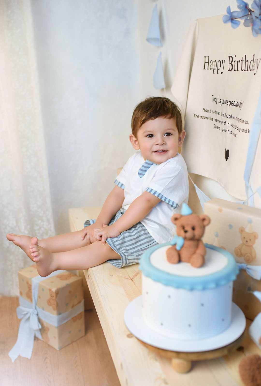 آتلیه کودک نویسا مشهد - فضای داخلی کرمی برای عکاسی کودک حرفه‌ای