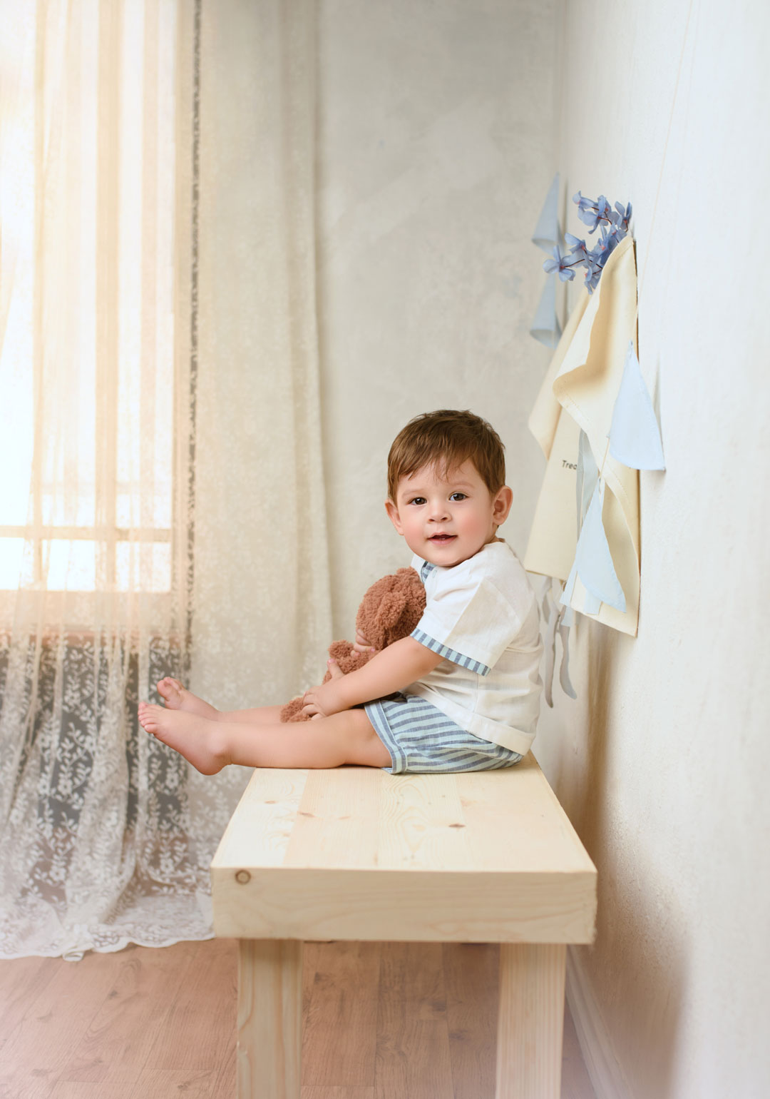 آتلیه تخصصی کودک در مشهد - دکور روشن و نور ملایم در آتلیه نویسا