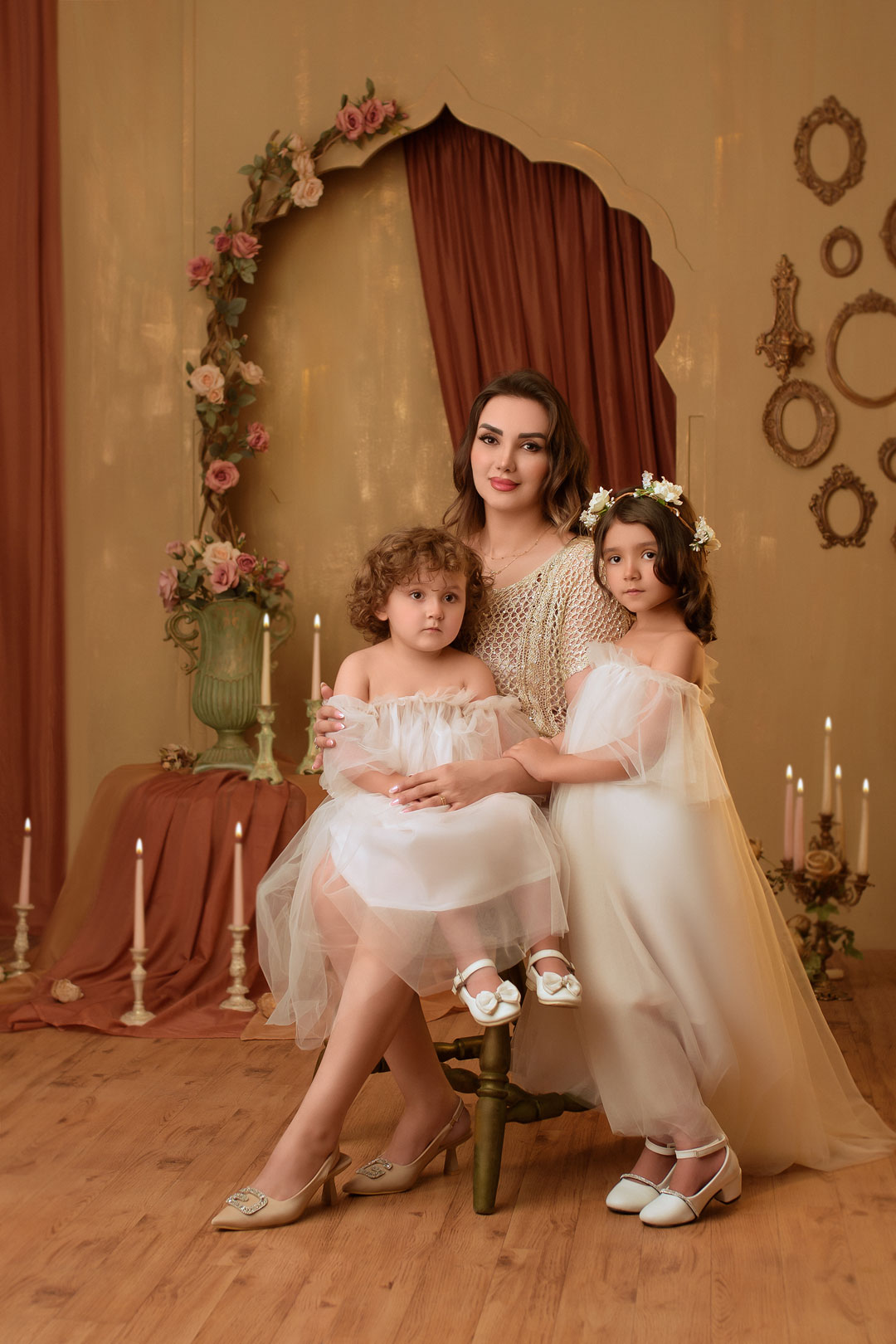 پس‌زمینه خنثی برای عکاسی کودک در آتلیه کودک نویسا مشهد